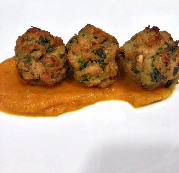 Vegetable balls with carrot sauce